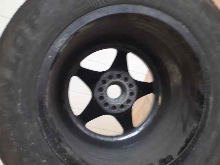 jante OZ avec pneu DUNLOP 230/570/R13 3