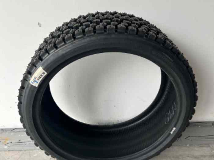 235/30 R20 - x2 pneus clous Ice_T 2