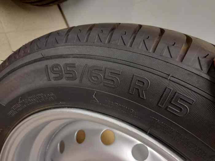 Jantes triumph tr6 toutes équipées 3
