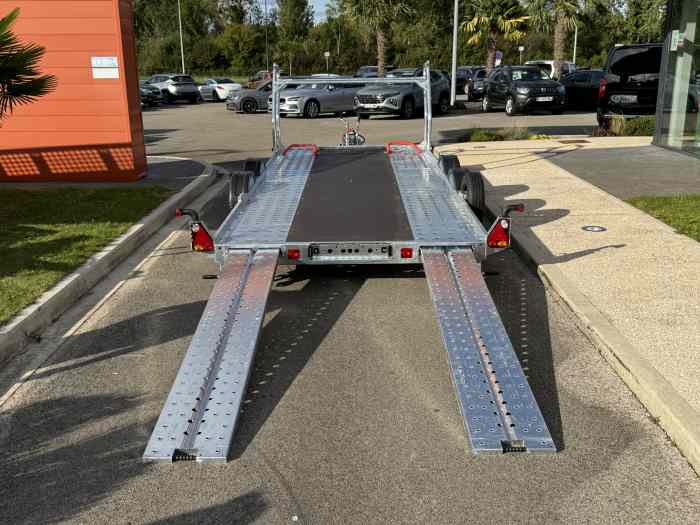 REMORQUE PORTE VOITURE BRIAN JAMES A-TRANSPORTER A4 5.0m X 2.0m 3000 kg / PLATEAU PORTE AUTO / NEUVE / EN STOCK / RACK A ROUE DE COMPETITION / JANTES ALU 1