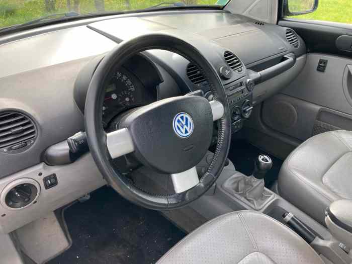 VENDS (ECHANGE REPRISE) TRES BELLE VW NEW BEETLE ESSENCE 1,6 CARAT (CUIR, TO, JANTES 17, etc....) 4