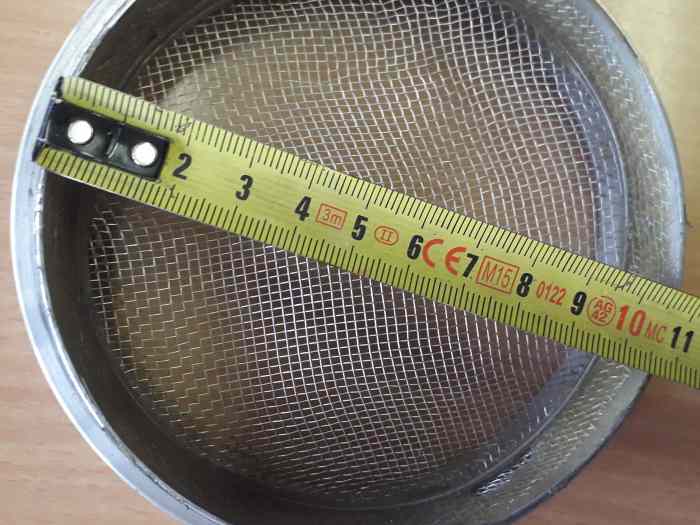 grille alu diametre extrieur hors tout : 12.2 cm, pas de vis intérieur 10.8 cm 2