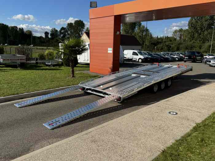 REMORQUE BRIAN JAMES PORTE VOITURE BASCULANTE T-TRANSPORTER 5.50m X 2.24m 3500 kg / 3 ESSIEUX / OPTIONS TREUIL ALKO / RAMPES LONGUES / KIT BASCULEMENT HYDRAULIQUE / TVA RECUPE... 2