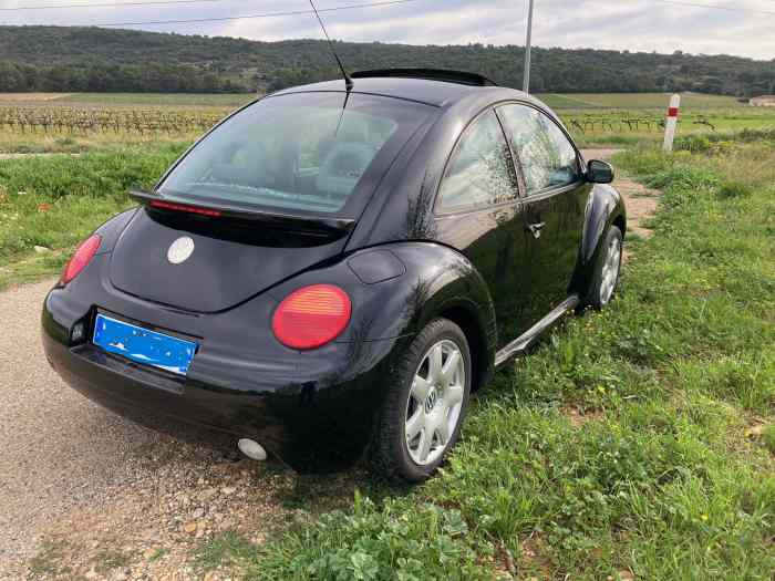 VENDS (ECHANGE REPRISE) TRES BELLE VW NEW BEETLE ESSENCE 1,6 CARAT (CUIR, TO, JANTES 17, etc....) 3