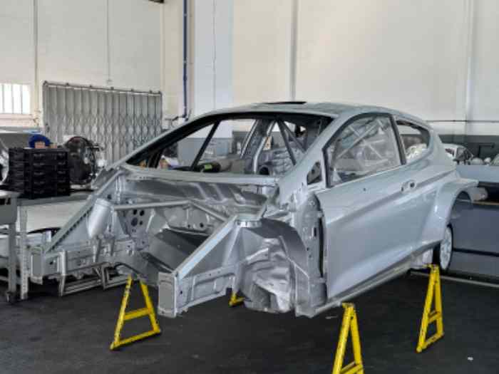 Ford Fiesta Rally 2 chassis #147 0km (Tarmac + Gravel + pièces) 3