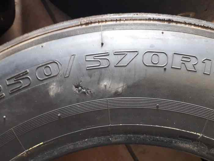 4 pneus Avon f3 2