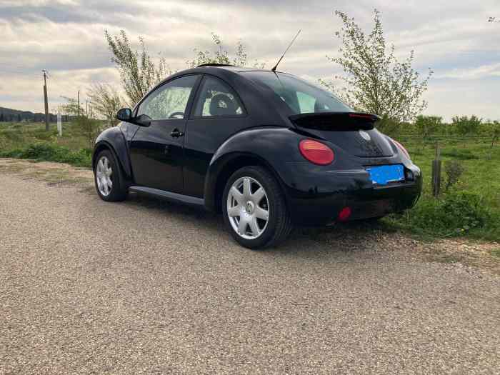 VENDS (ECHANGE REPRISE) TRES BELLE VW NEW BEETLE ESSENCE 1,6 CARAT (CUIR, TO, JANTES 17, etc....) 1