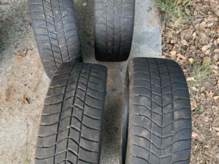 Pneus Pirelli 195/50R16 et 200/600-16 2