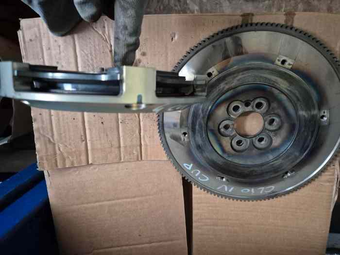 VOLANT MOTEUR ET EMBRAYAGE CLIO 4 CUP 1