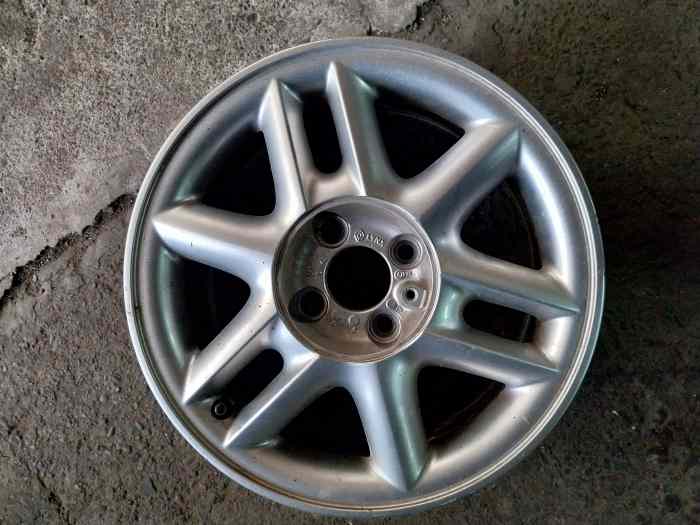 3 jantes aluminium Renault 15 pouces 2