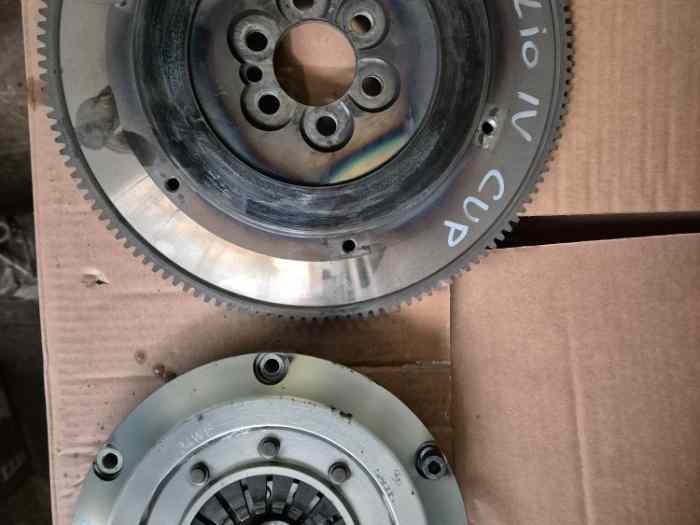 VOLANT MOTEUR ET EMBRAYAGE CLIO 4 CUP