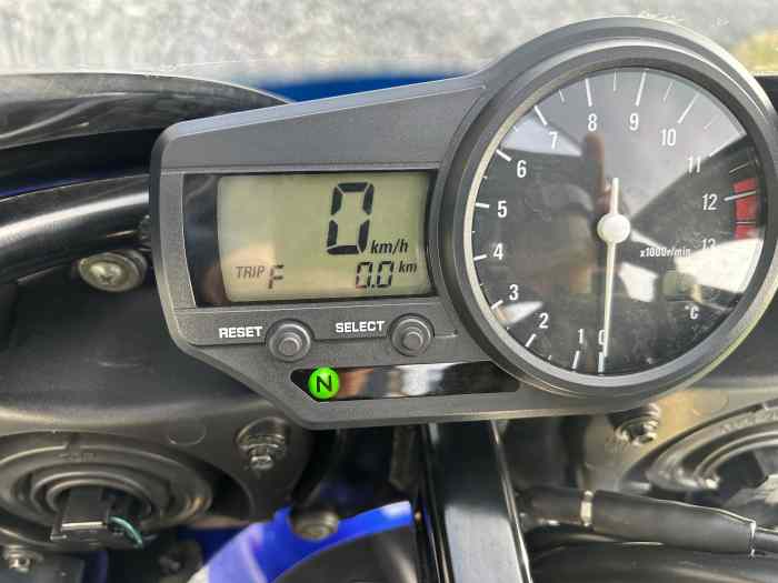 Moto Yamaha YZF R1 parfait état comme neuve ( d 5