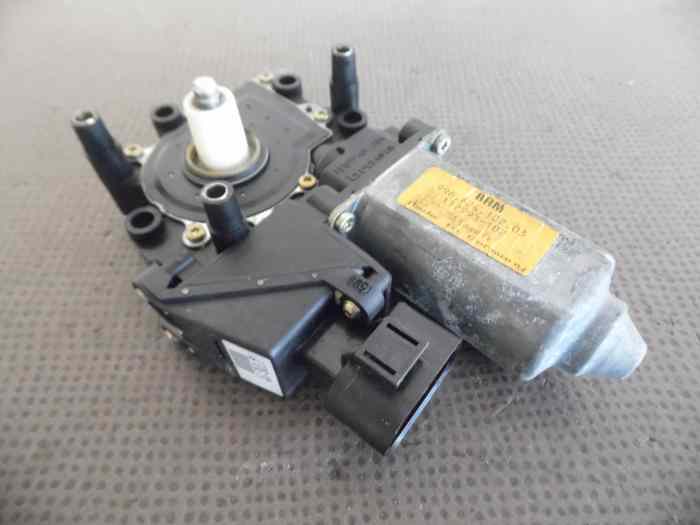 MOTEUR LEVE-VITRE DROIT 99662410203 PORSCHE 996 COUPE & TARGA 5