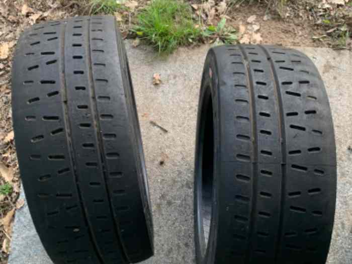 Pneus Pirelli 195/50R16 et 200/600-16