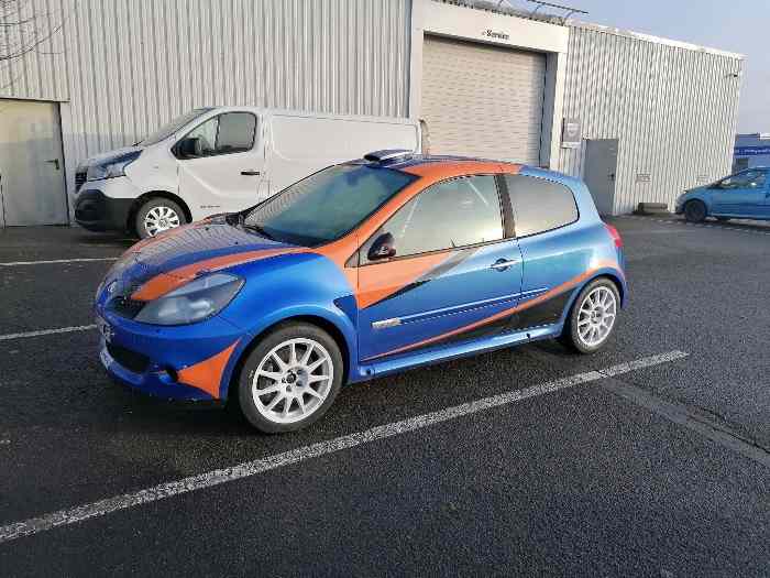 Clio 3 f2000 accidentée ( réservée ) 0