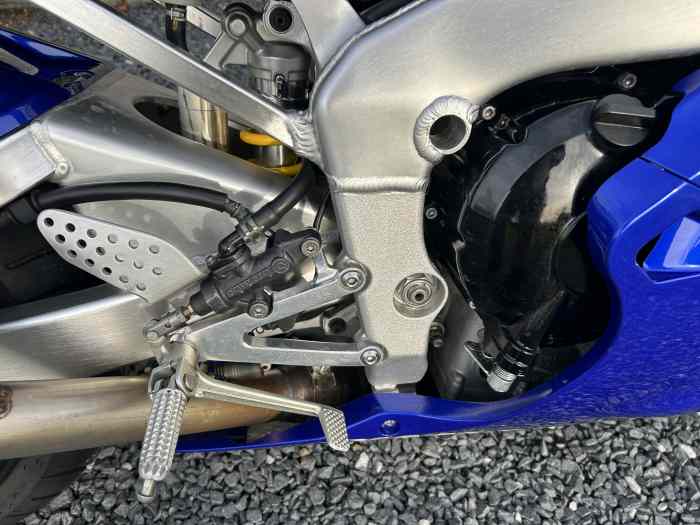 Moto Yamaha YZF R1 parfait état comme neuve ( d 3
