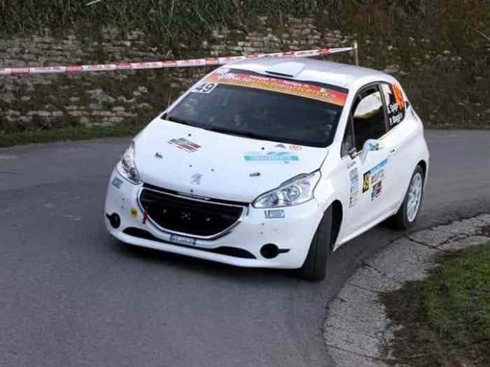 Location PEUGEOT 208 R2