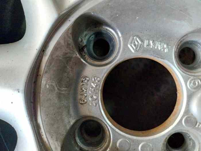 3 jantes aluminium Renault 15 pouces 1