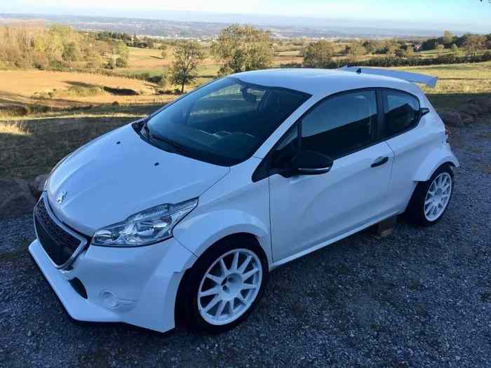 208 Maxi F2000 kit carrosserie 0
