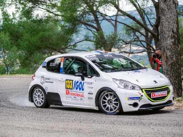 Vends Peugeot 208 R2 neuve 0