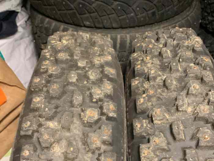 2 pneus cloutés burzet 9mm 145/15 2