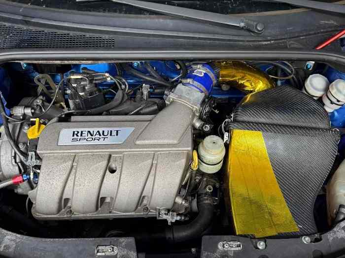 Clio 3 f2000 accidentée ( réservée ) 2