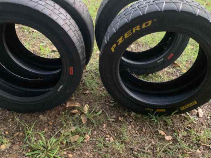 Pneus Pirelli 195/50R16 et 200/600-16 3