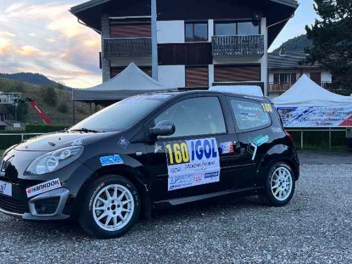 Location RENAULT TWINGO R1 pour la sai...