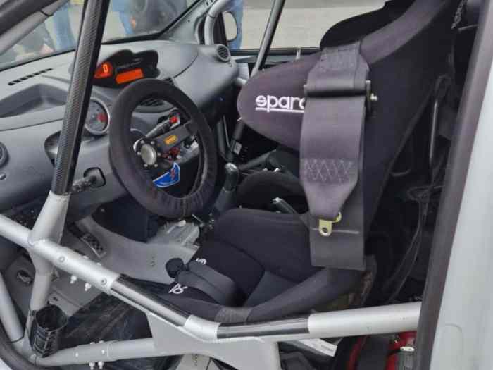 Location RENAULT TWINGO R1 pour la saison 2025 1