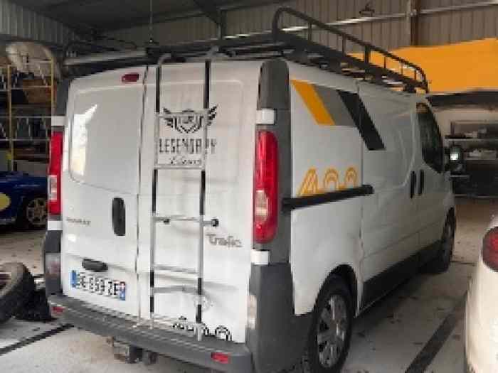RENAULT TRAFIC D 1