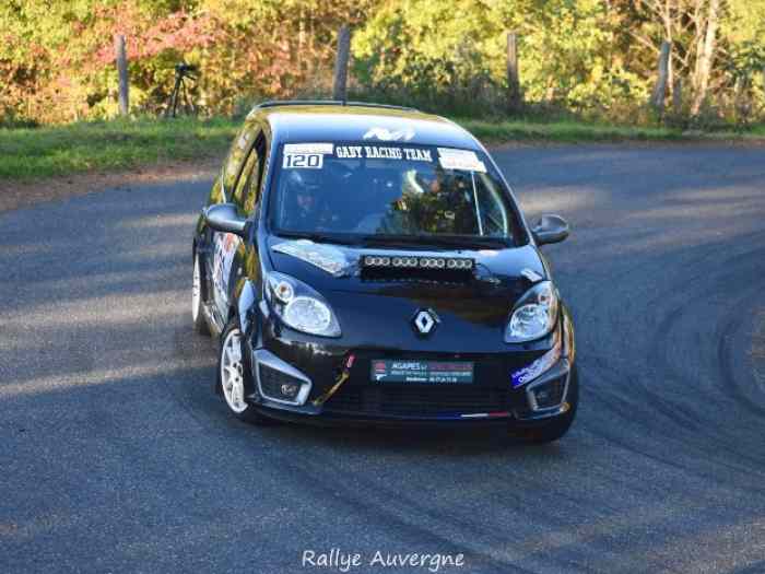 Location RENAULT TWINGO R1 pour la sai...