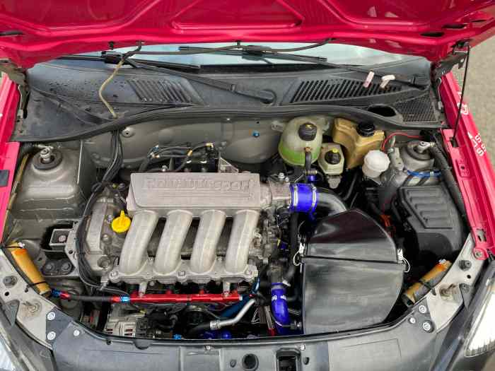 !!!URGENT!!! Renault CLIO F2000/14 NEUVE. 5