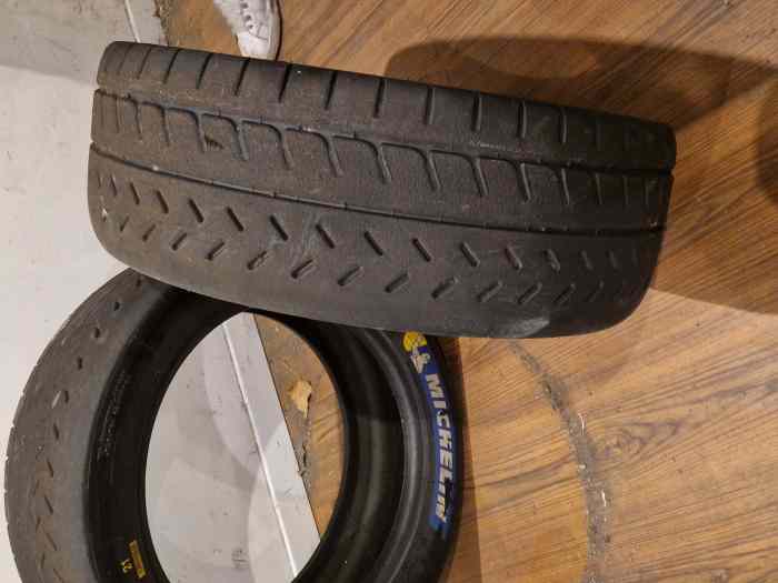 2 pneu Michelin r21 16 pouce quasi neu...