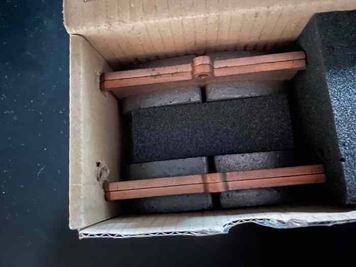 Plaquettes neuves Carbone Lorraine RC6 pour étriers Wilwood 1