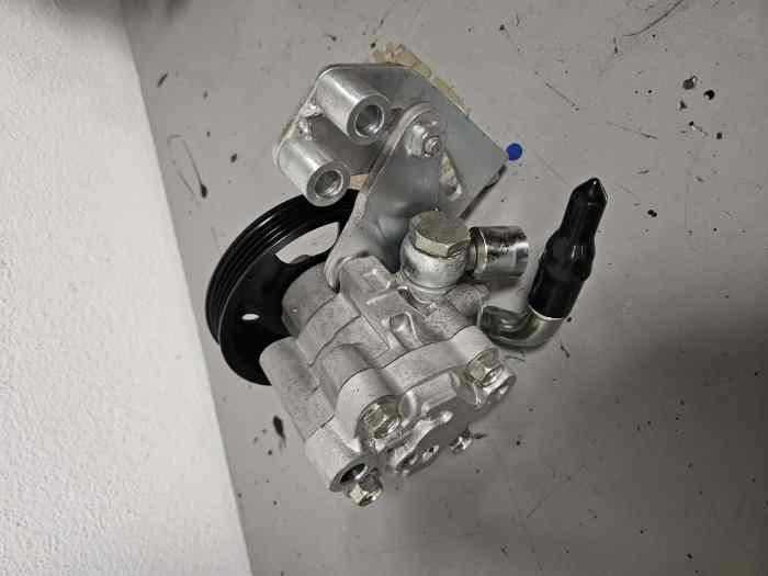 Vds Alternateur V4Y pompe direction assistée 1