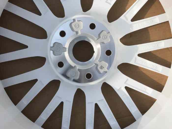 JEUX JANTE ALPINE A110 GT RACE BLANCHE TOUR DE CORSE 18 POUCES NEUVES 2