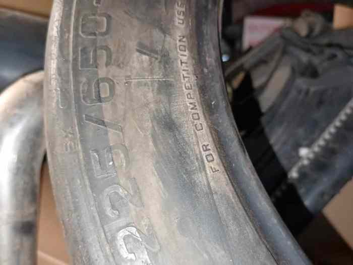 pneu pirelli en 225/65/ 17 mi usure 100€ les 5 2