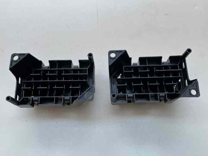 Boitier Fusibles Renault Clio gr.A / R11 Turbo / R19 gr.A / 205 T16 gr.B 1