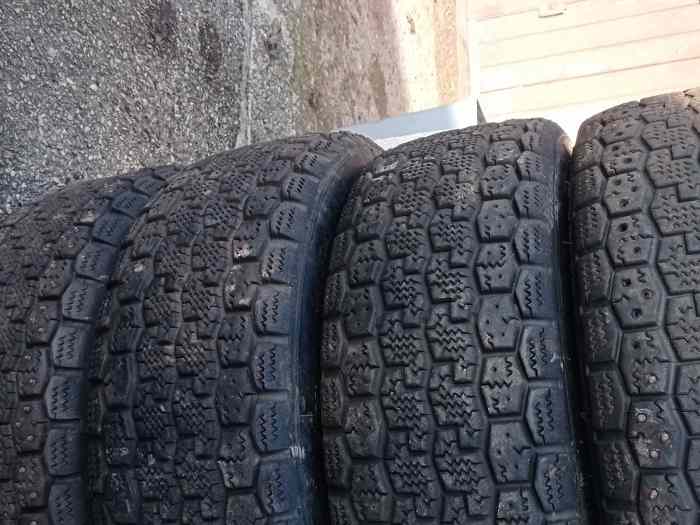 4 pneu clouté 16/61 R15