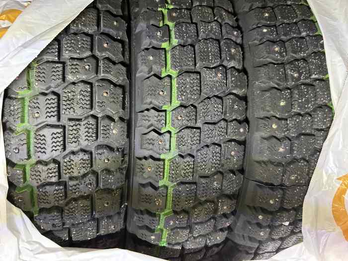 Lot 6 pneux clous V200 Vergom 155 80 R13 2