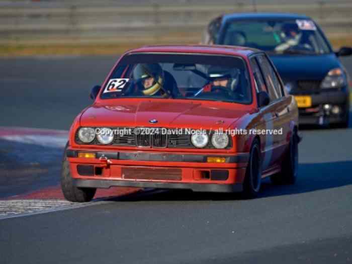 BMW e30 pour le cirquit 1