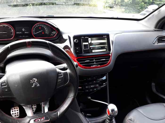 PEUGEOT 208 GTI 3