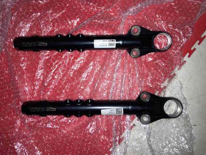 PIECES (2) SKODA FABIA R5 2018