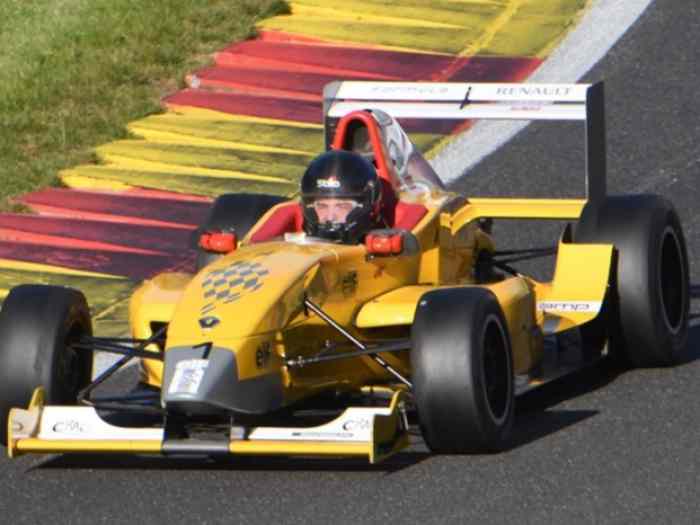 FORMULE RENAULT 2 LITRES 2002 (MAGNIFI...