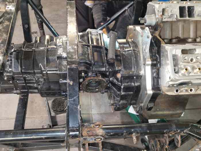 Vends V8 chevrolet avec boite Porsche ...