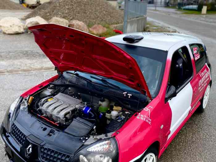 !!!URGENT!!! Renault CLIO F2000/14 NEUVE. 1