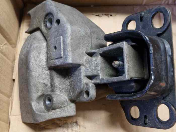 Support moteur clio 2 rs
