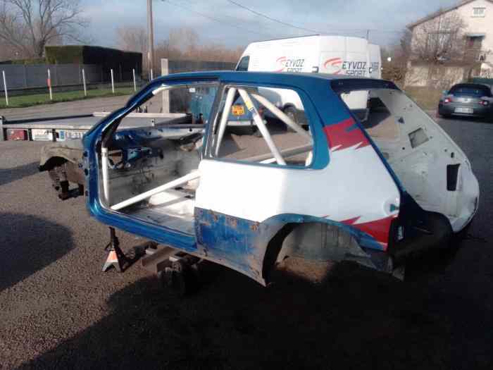 Vends caisse Saxo arceautée accidentée...