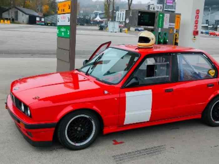 BMW e30 pour le cirquit