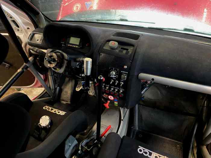 !!!URGENT!!! Renault CLIO F2000/14 NEUVE. 3